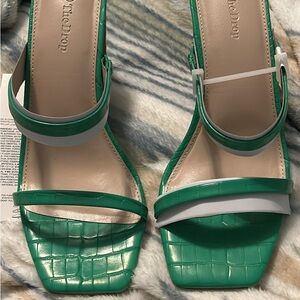 The Drop Green Croc-Embossed Sandals